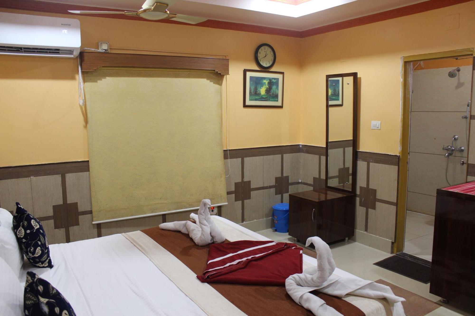 Gokul Plaza Hotel Bhubaneswar Ngoại thất bức ảnh