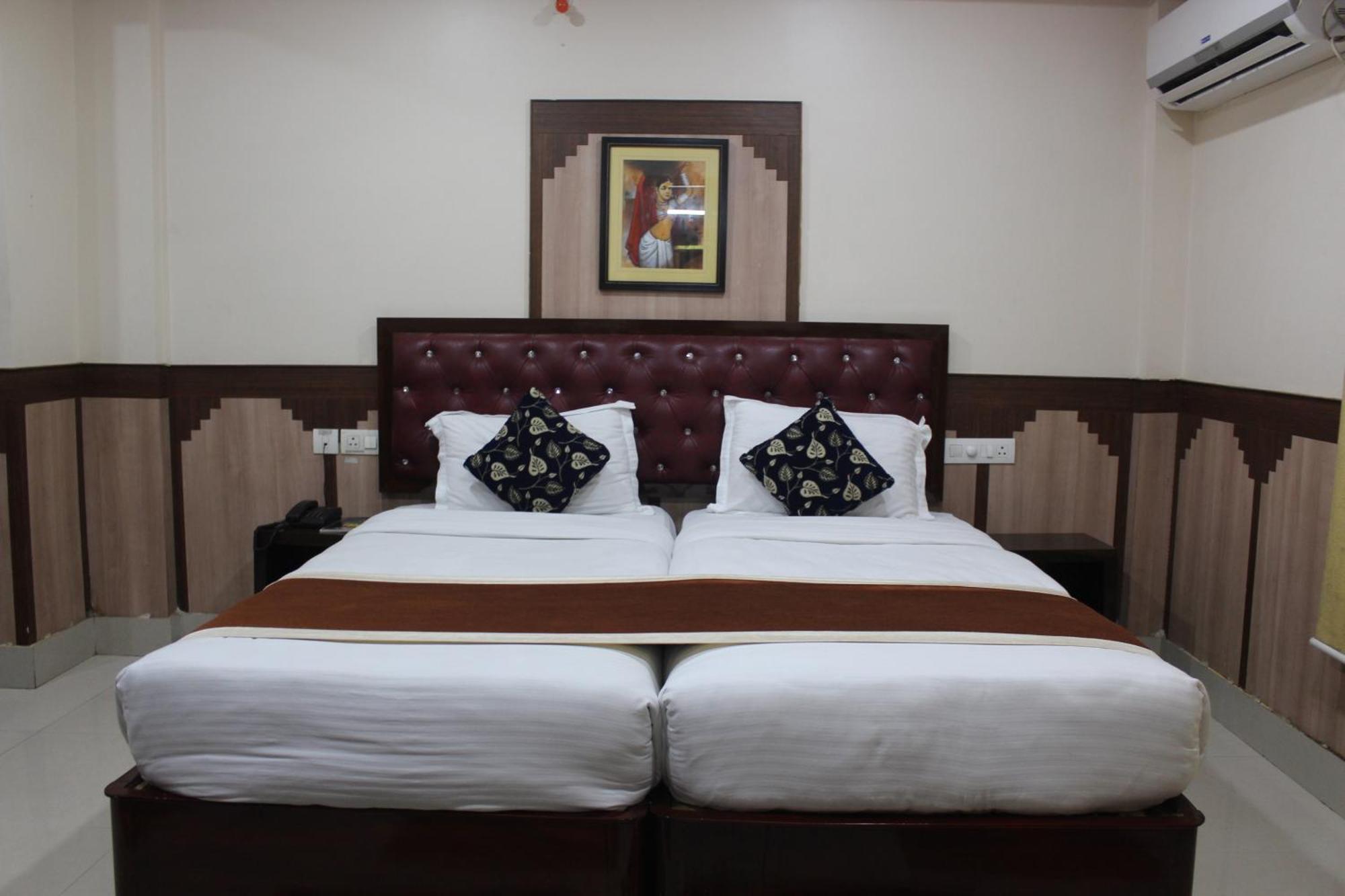 Gokul Plaza Hotel Bhubaneswar Ngoại thất bức ảnh