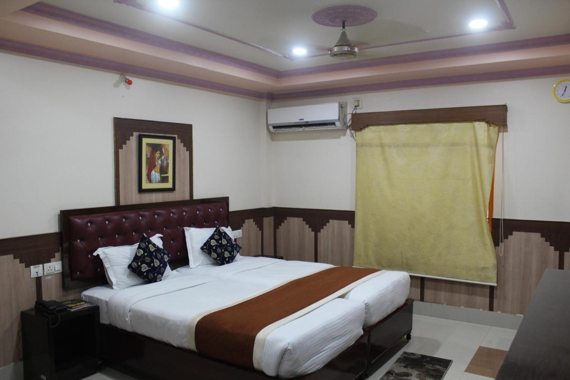 Gokul Plaza Hotel Bhubaneswar Ngoại thất bức ảnh