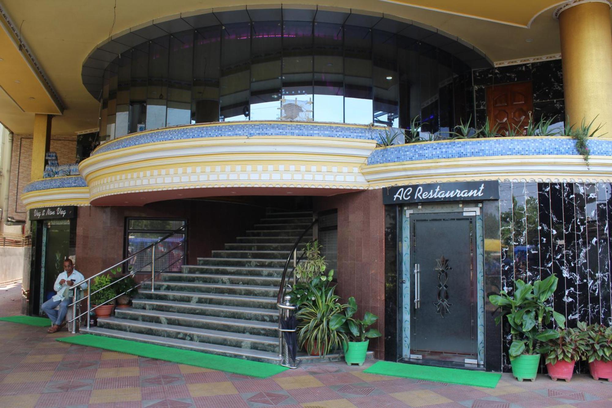Gokul Plaza Hotel Bhubaneswar Ngoại thất bức ảnh